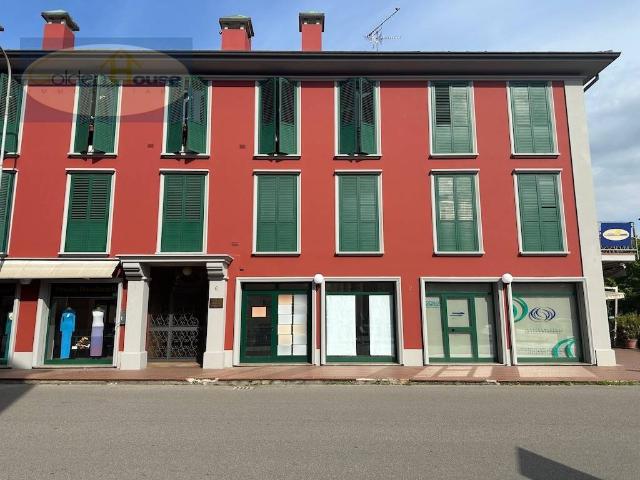 Locale Commerciale in affitto a Molinella, Reggio Emilia