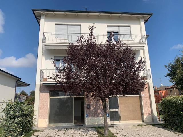 Locale Commerciale in affitto a Molinella, Reggio Emilia