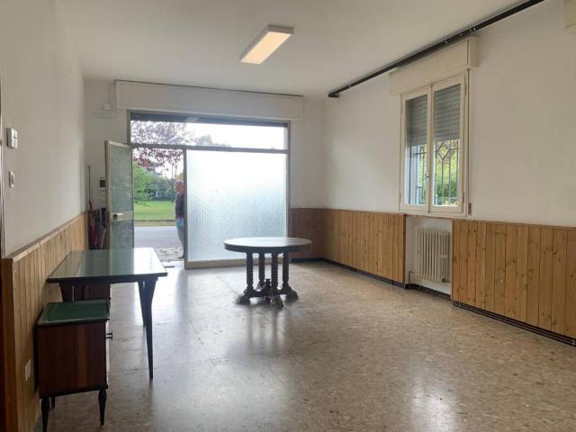 Locale Commerciale in affitto a Molinella, Reggio Emilia