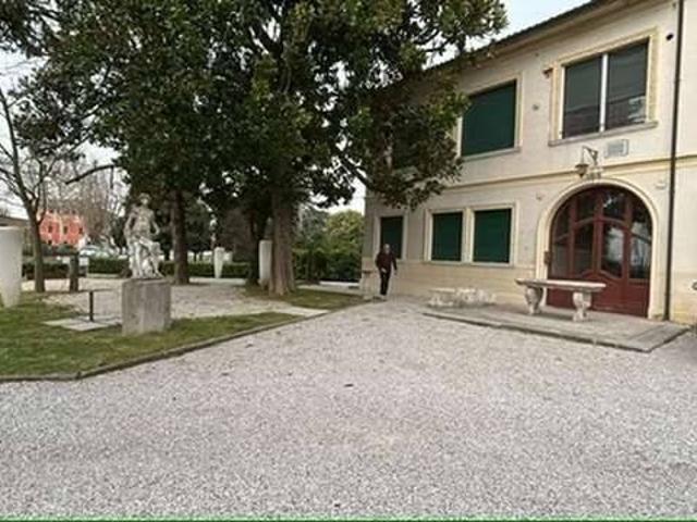 Locale Commerciale in affitto a Fornaci, Veneto