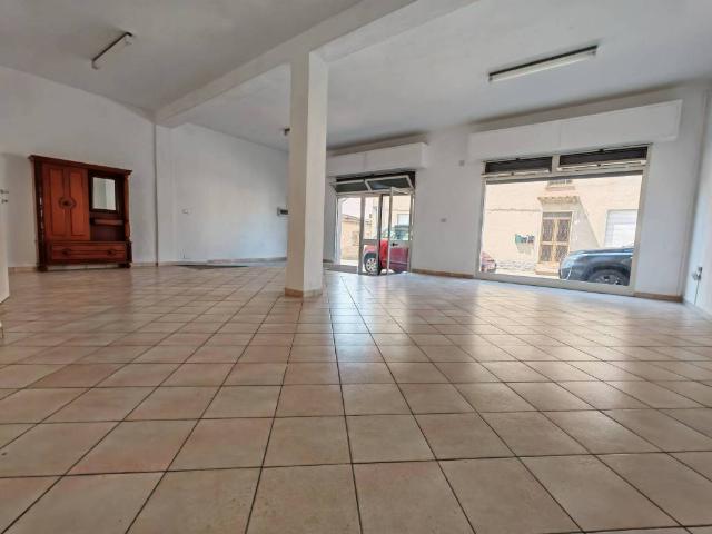 Locale Commerciale in affitto a Monastir, Sardigna/Sardegna