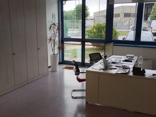 Locale Commerciale in affitto a Piemonte, Torino