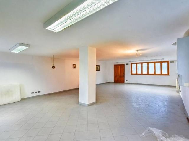 Locale Commerciale in affitto a Piemonte, Torino