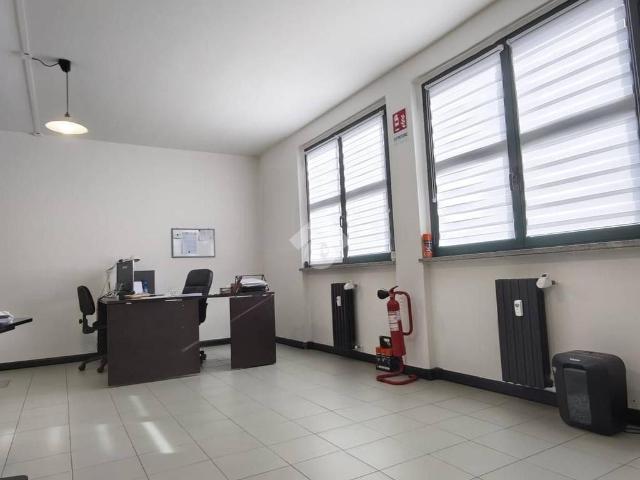Locale Commerciale in affitto a Piemonte, Torino