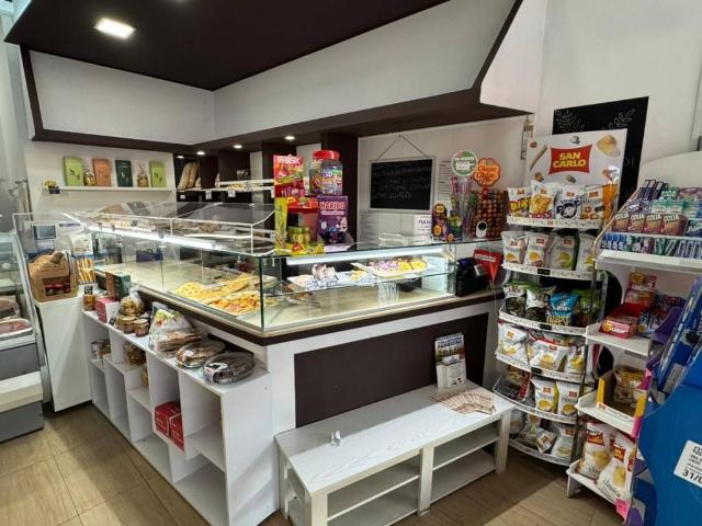 Locale Commerciale in affitto a Piemonte, Torino