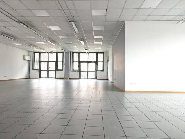 Locale Commerciale in affitto a Piemonte, Torino