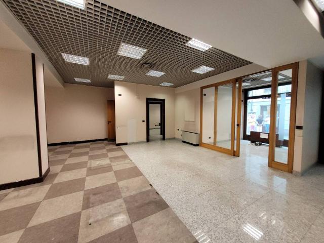 Locale Commerciale in affitto a Piemonte, Torino