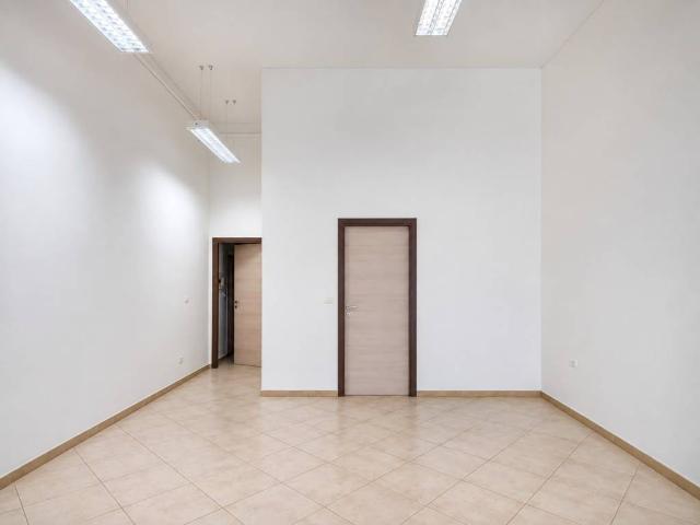 Locale Commerciale in affitto a Piemonte, Torino