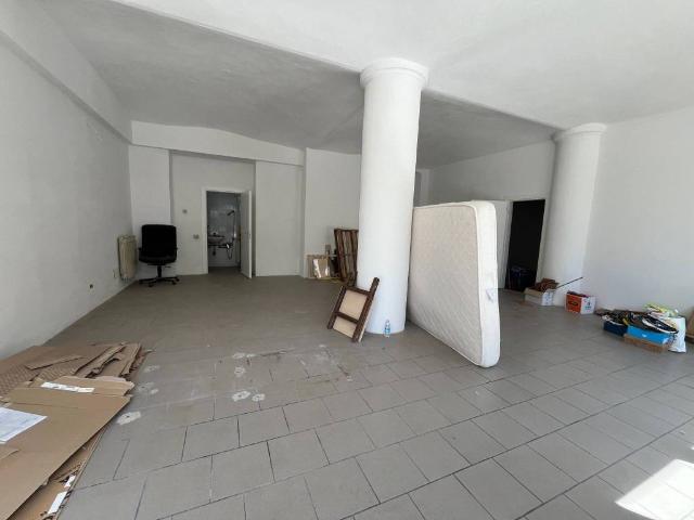 Locale Commerciale in affitto a Piemonte, Cuneo