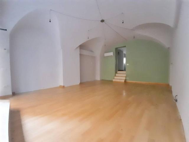 Locale Commerciale in affitto a Piemonte, Cuneo