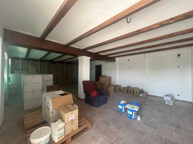 Locale Commerciale in affitto a Piemonte, Cuneo