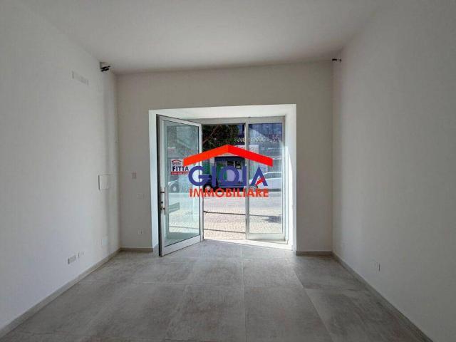 Locale Commerciale in affitto a Mondragone, Campania