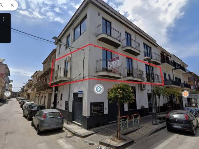 Locale Commerciale in affitto a Mondragone, Campania