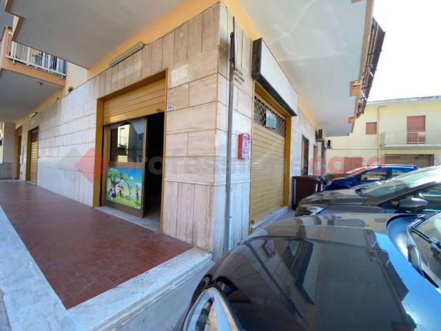 Locale Commerciale in affitto a Mondragone, Campania