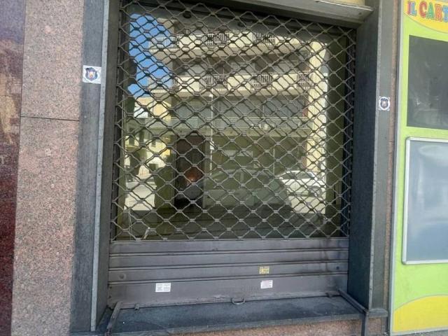 Locale Commerciale in affitto a Mondragone, Campania