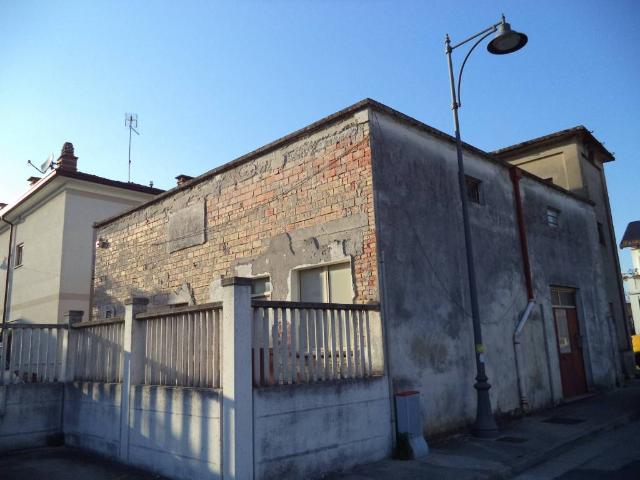 Locale Commerciale in affitto a Monfalcone, Friuli-Venezia Giulia