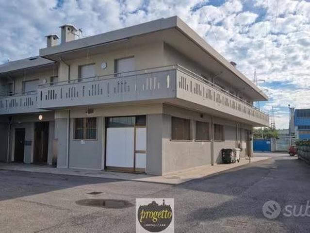 Locale Commerciale in affitto a Monfalcone, Friuli-Venezia Giulia