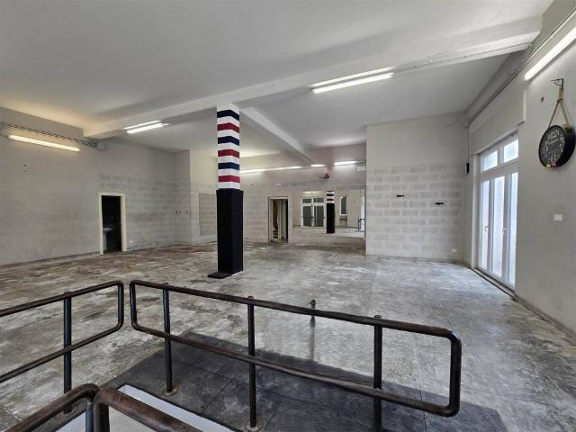 Locale Commerciale in affitto a Puglia, Bari
