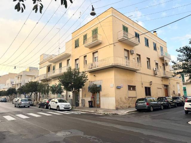 Locale Commerciale in affitto a Puglia, Bari