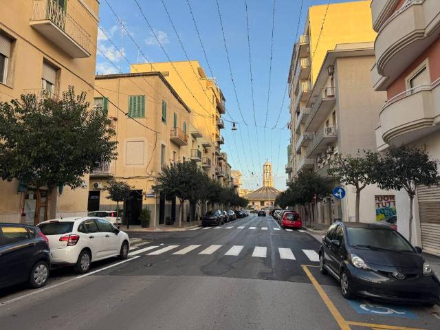 Locale Commerciale in affitto a Puglia, Bari