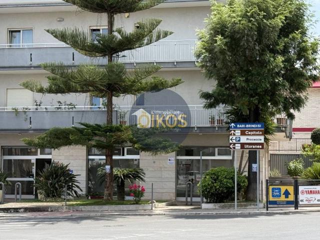 Locale Commerciale in affitto a Puglia, Bari