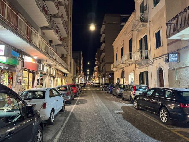 Locale Commerciale in affitto a Puglia, Bari