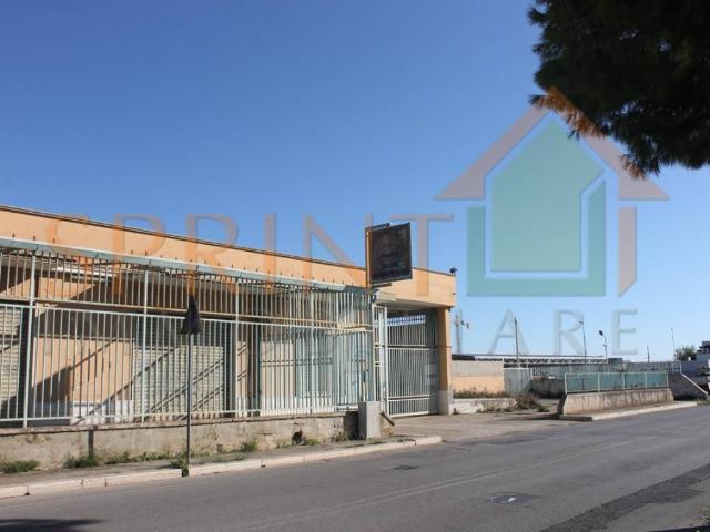 Locale Commerciale in affitto a Puglia, Bari