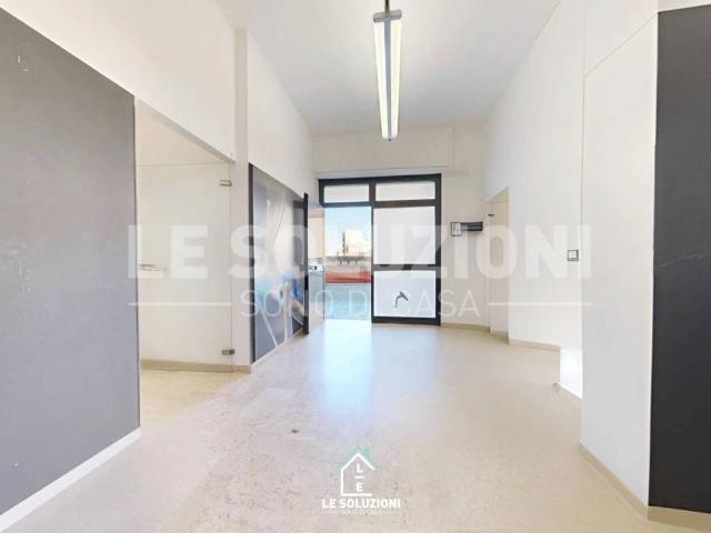 Locale Commerciale in affitto a Puglia, Bari
