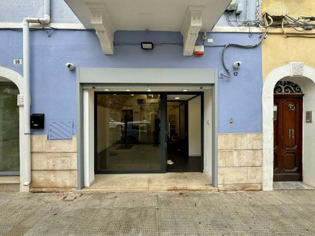 Locale Commerciale in affitto a Puglia, Bari