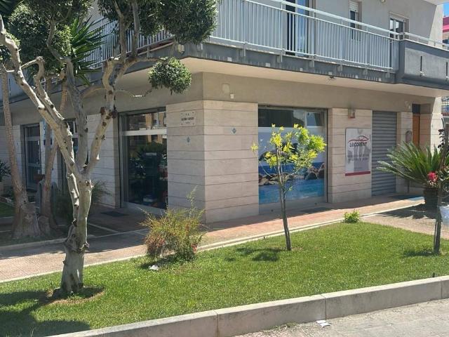 Locale Commerciale in affitto a Puglia, Bari