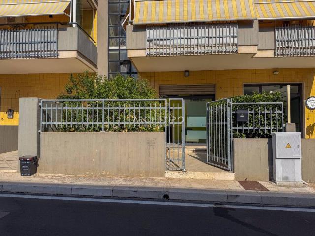 Locale Commerciale in affitto a Puglia, Bari
