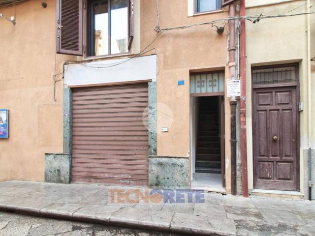 Locale Commerciale in affitto a Aquino, Monreale