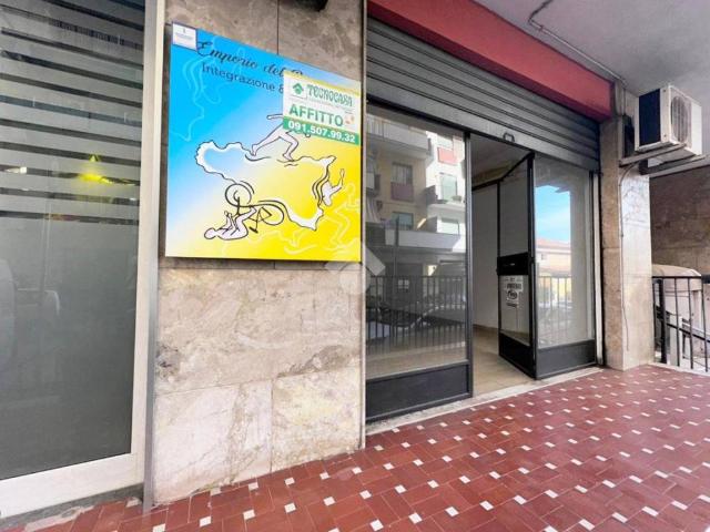 Locale Commerciale in affitto a Villaggio Santa Rosalia, Monreale