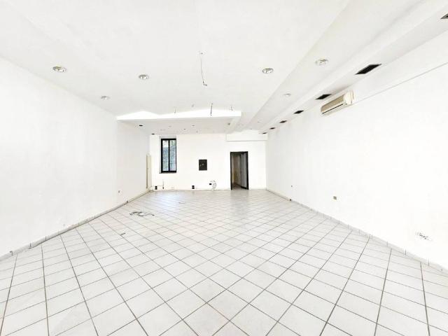 Locale Commerciale in affitto a Monselice, Condominio Bellavista