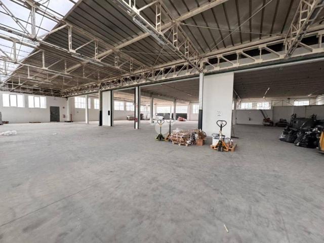 Locale Commerciale in affitto a Monselice, San Bortolo