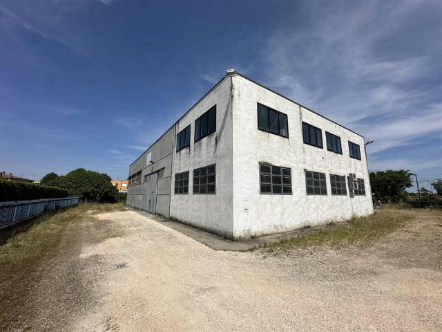 Locale Commerciale in affitto a Monselice, Marendole