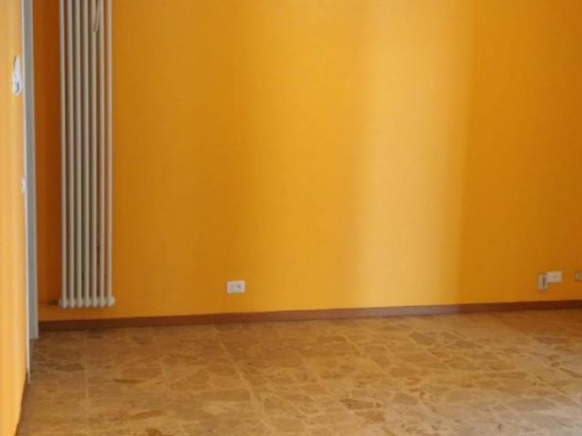 Locale Commerciale in affitto a Monselice, Veneto