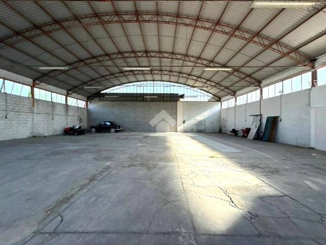 Locale Commerciale in affitto a Monselice, San Bortolo