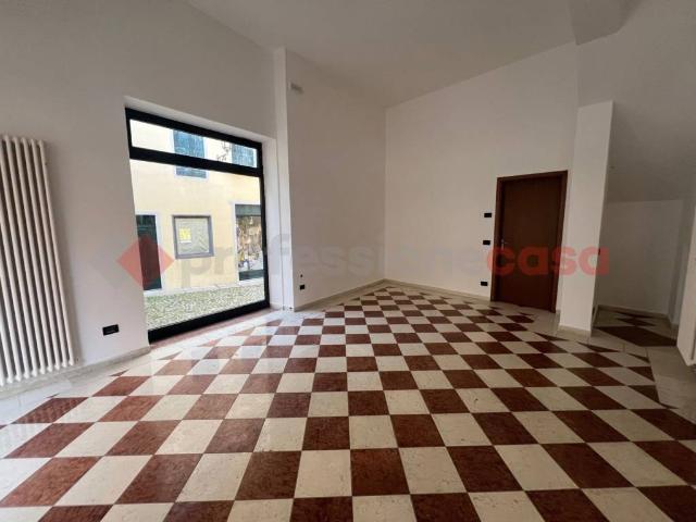 Locale Commerciale in affitto a Monselice, Veneto