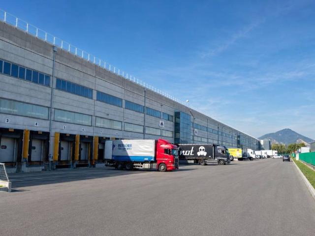 Locale Commerciale in affitto a Monselice, Veneto