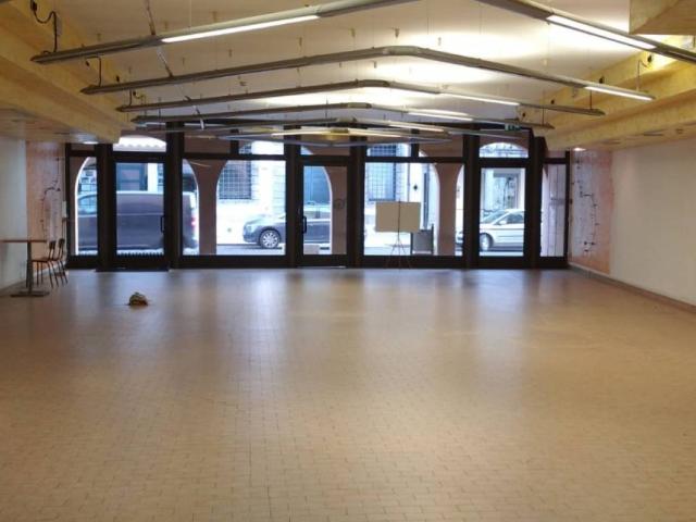 Locale Commerciale in affitto a Monselice, Veneto