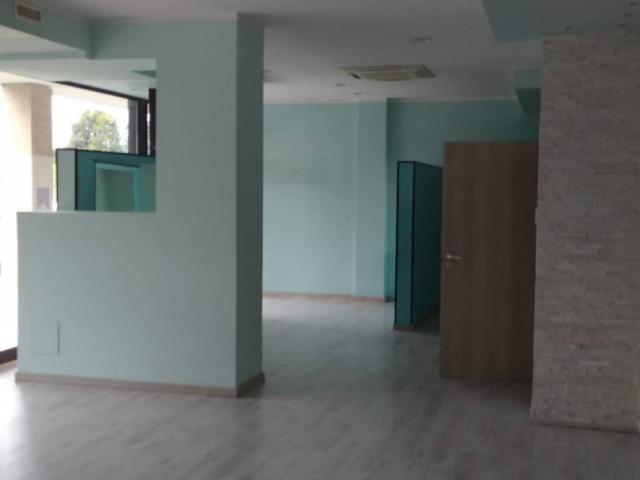 Locale Commerciale in affitto a Monselice, Veneto