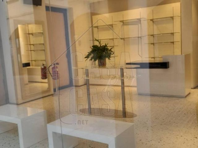 Locale Commerciale in affitto a Monselice, Veneto
