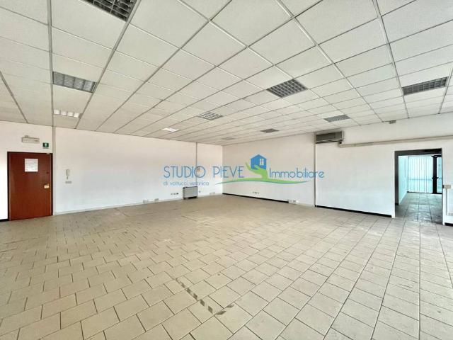 Locale Commerciale in affitto a Le Case, Montevettolini