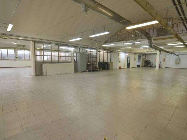 Locale Commerciale in affitto a Le Case, Montevettolini