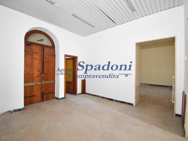 Locale Commerciale in affitto a Montevettolini, Toscana