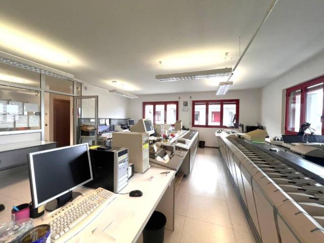 Locale Commerciale in affitto a Montagna In Valtellina, Lombardia