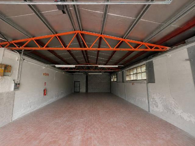 Locale Commerciale in affitto a Montagnana, Veneto