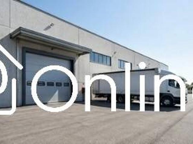 Locale Commerciale in affitto a Stazione, Montale