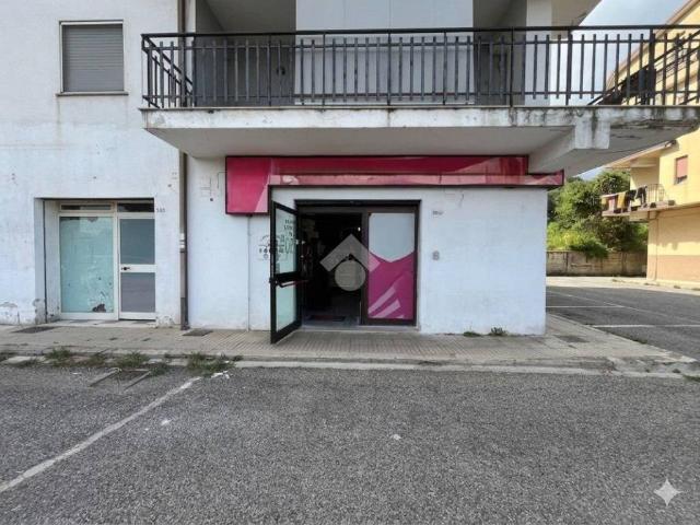 Locale Commerciale in affitto a Sèttimo, Calabria